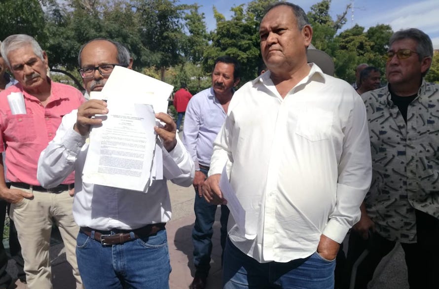 Piden taxistas que se aplique la ley a Uber y otros servidores