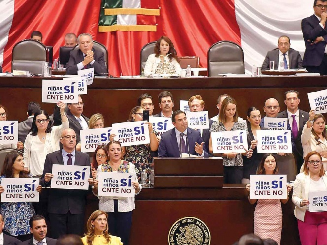 Diputados dan manga ancha a CNTE; aprueban la nueva reforma educativa