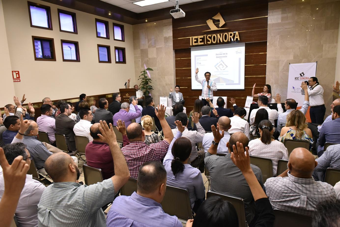 Presenta IEE Sonora libro “Dossier de la Democracia”