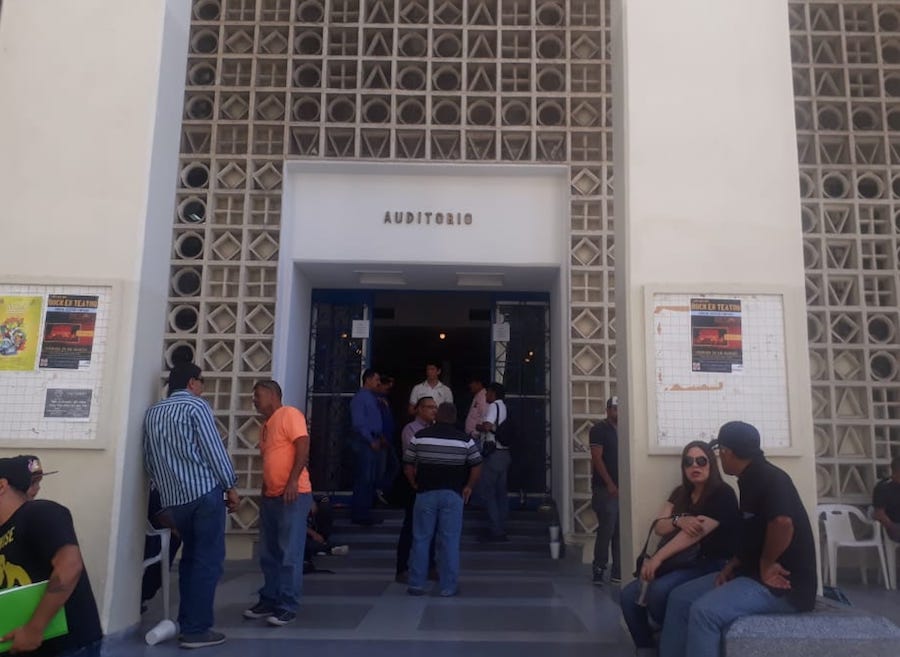 STEUS y STAUS mandan a huelga a la Unison