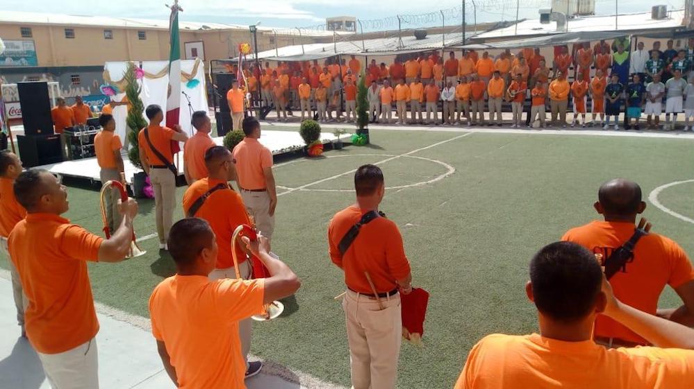 Innovador plan de reinserción, tienen reos cabina de radio en Agua Prieta y Nogales