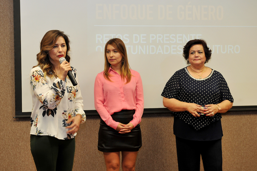 Participan comunicadores en taller Periodismo y Perspectiva de Género