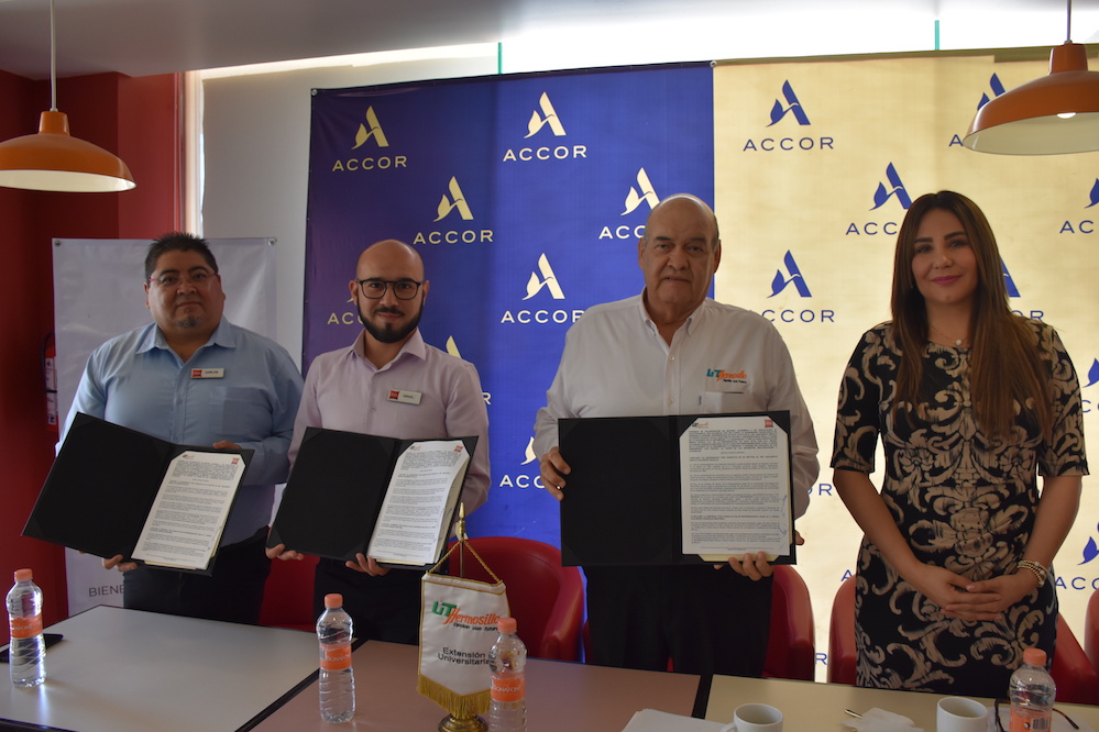 Celebran convenio UTH y Hotel IBIS