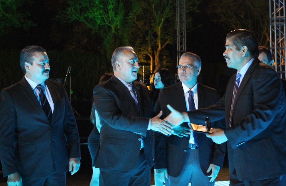 Reconoce el Diputado Montes Piña a maestros con más de 30 años de servicio