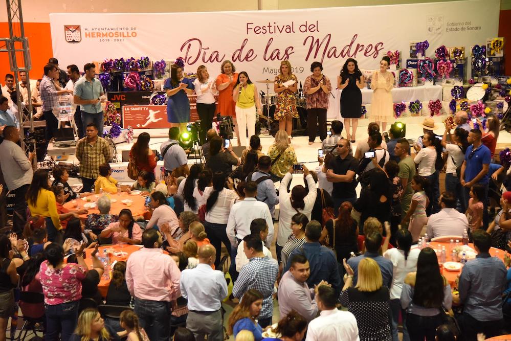 Celebran Gobernadora y Alcaldesa a madres de familia