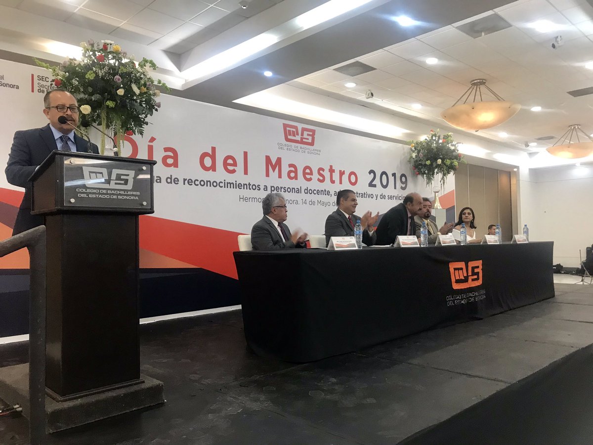 Entrega Cobach reconocimientos a personal docente, administrativo y de servicios