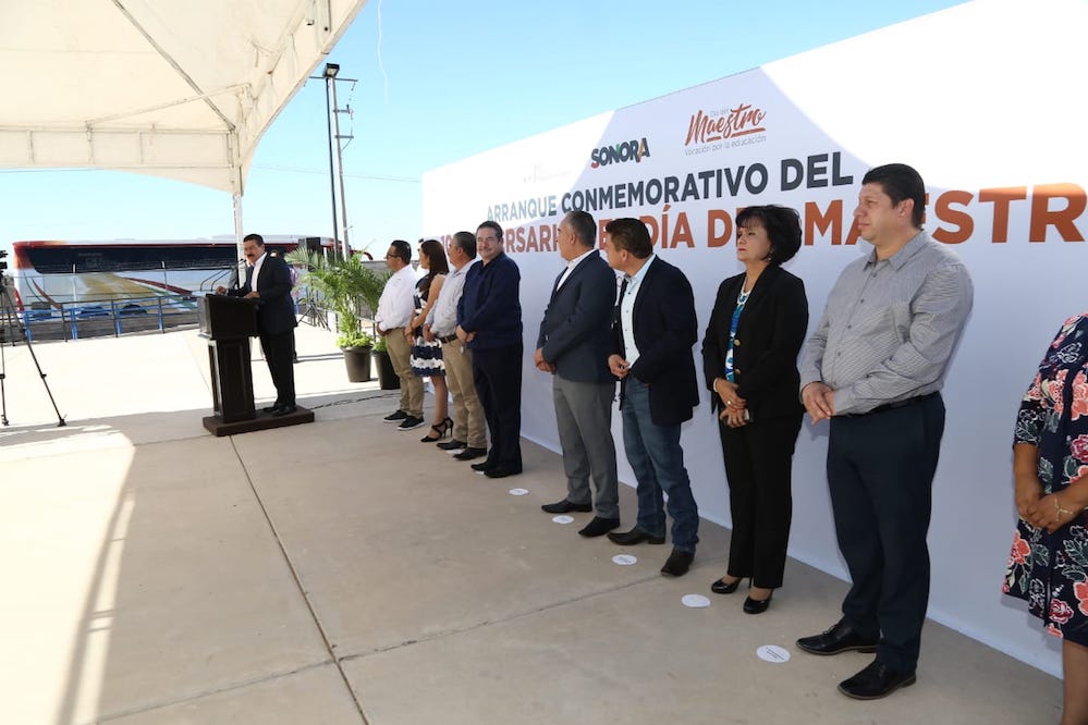 Reconoce SEC a docentes con 50 y más años de servicio
