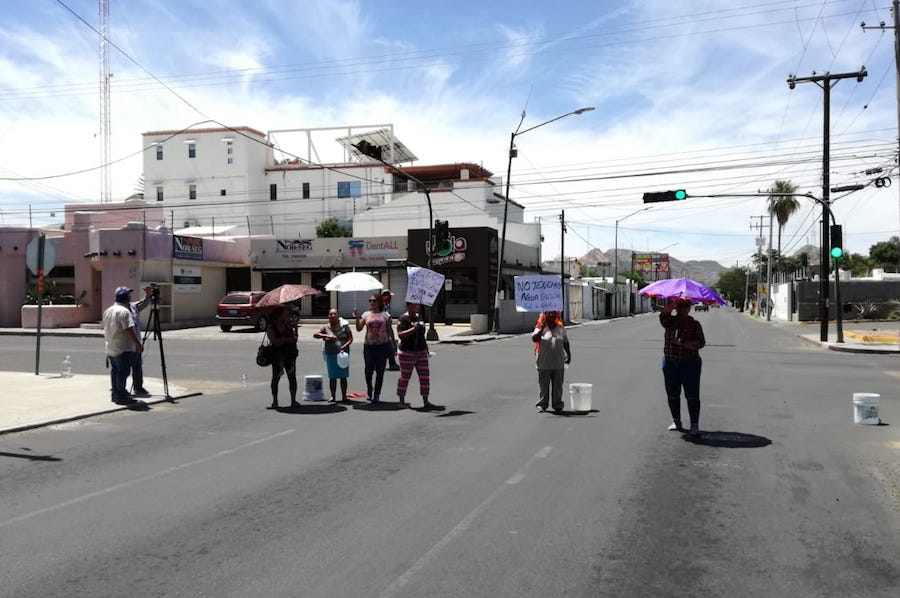Vecinos de la Cinco de Mayo protestan por falta de agua