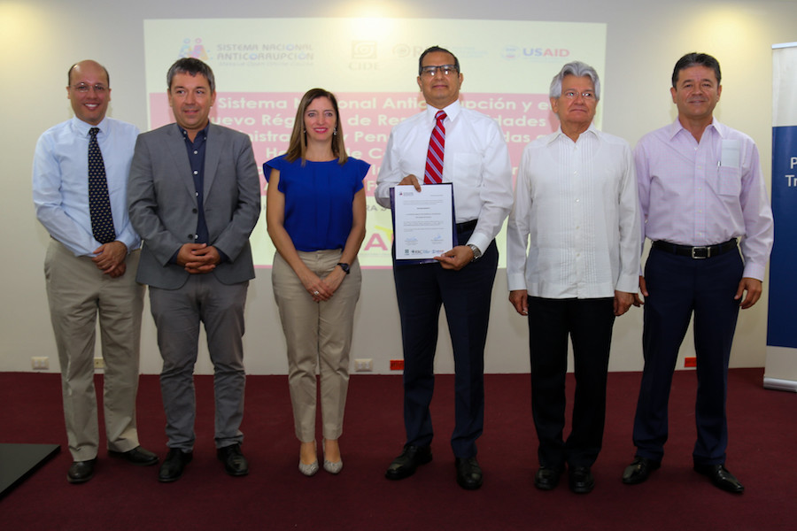 Atestigua Congreso del Estado entrega de reconocimientos por liderazgo en capacitación