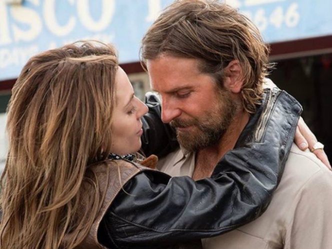 Captan a Lady Gaga saliendo de casa de Bradley Cooper Captan a Lady Gaga saliendo de casa de Bradley Cooper