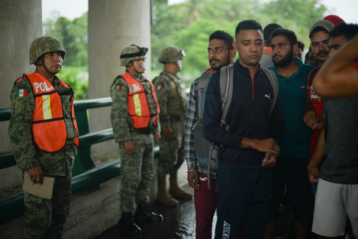 La GN no tiene orden de separar familias de migrantes: AMLO