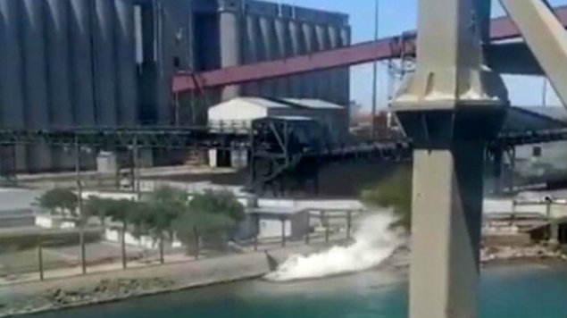Tres mil litros de ácido sulfúrico tiró al mar el grupo México ¡Qué bendición!