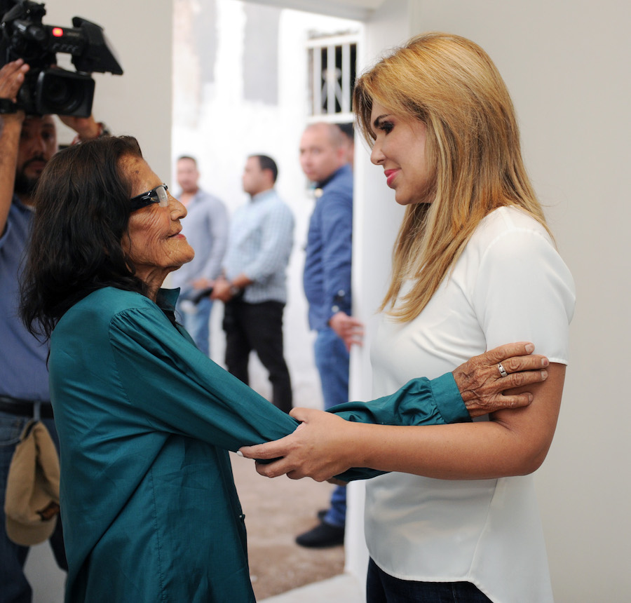 Beneficia Gobernadora a familias con acciones de vivienda