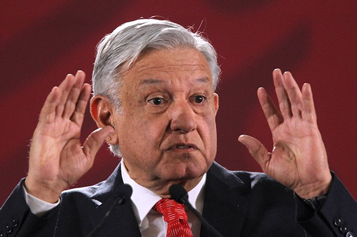 AMLO prepara reforma para blindar Ley de Remuneraciones contra amparos