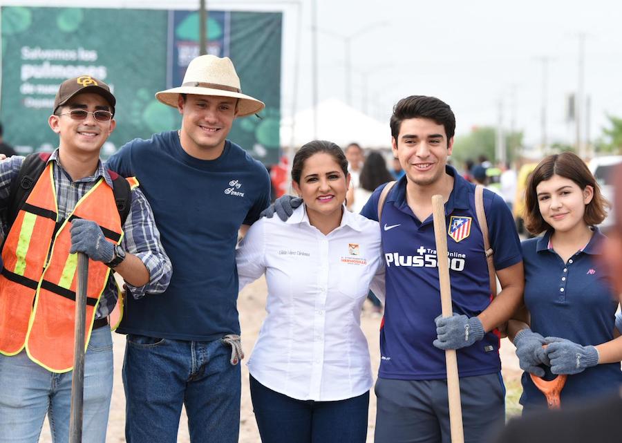 Participa Alcaldesa Celida López en campaña de reforestación de TV Azteca Sonora