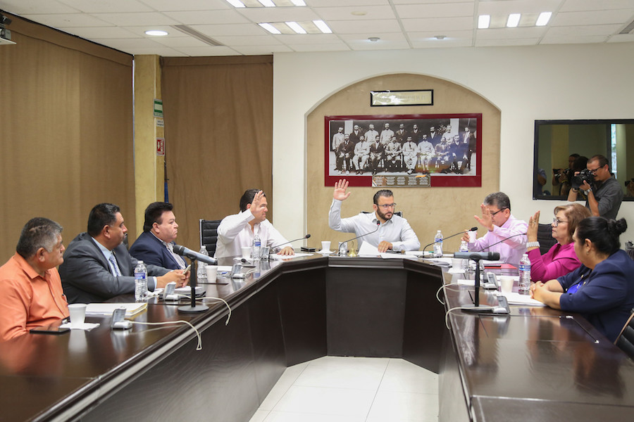 Aprueban renuncia de Regidor y turnan iniciativas a comisiones