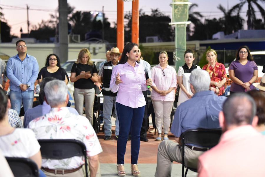 Se reúne alcaldesa Celida López con vecinos de la colonia Villa Satélite
