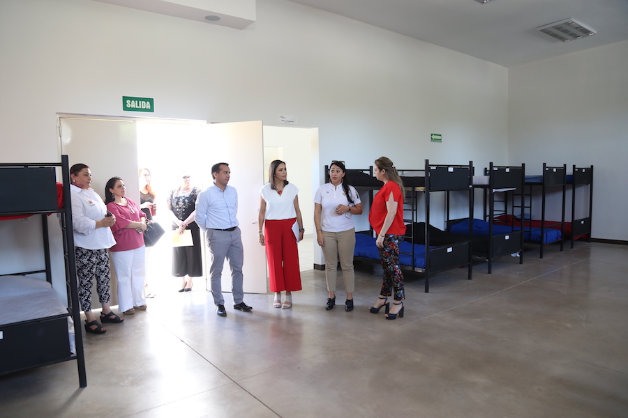 Visita Albergue Tin Otoch funcionaria del Instituto Nacional de Migración