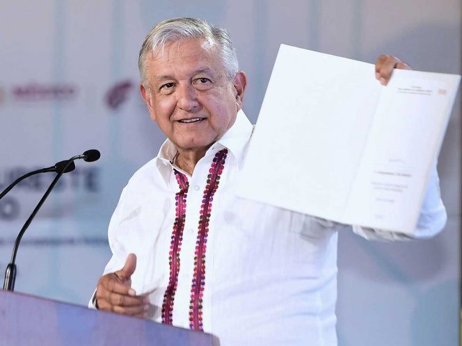 López Obrador propone al Congreso austeridad para todos