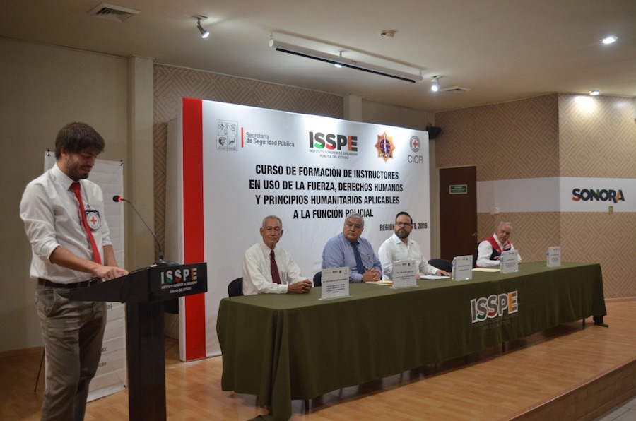 Cruz Roja Internacional forma instructores en uso de la fuerza y principios humanitarios aplicables a la función policial