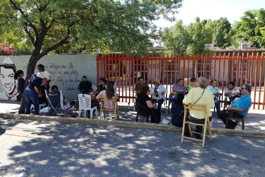 Maestros del Cobach paralizan labores por reducción de horas