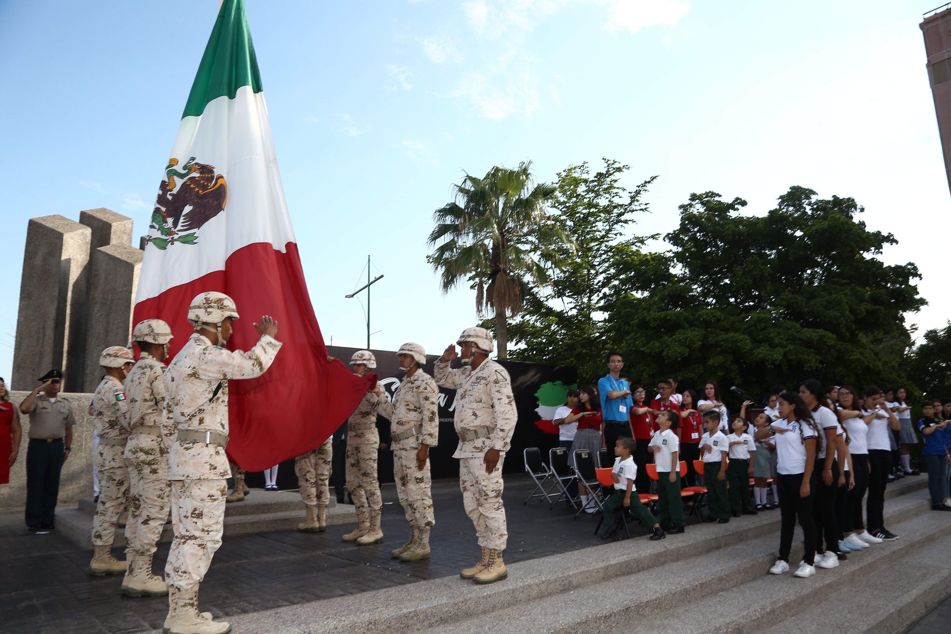 Llaman a desarrollar valores como el amor y respeto por la patria