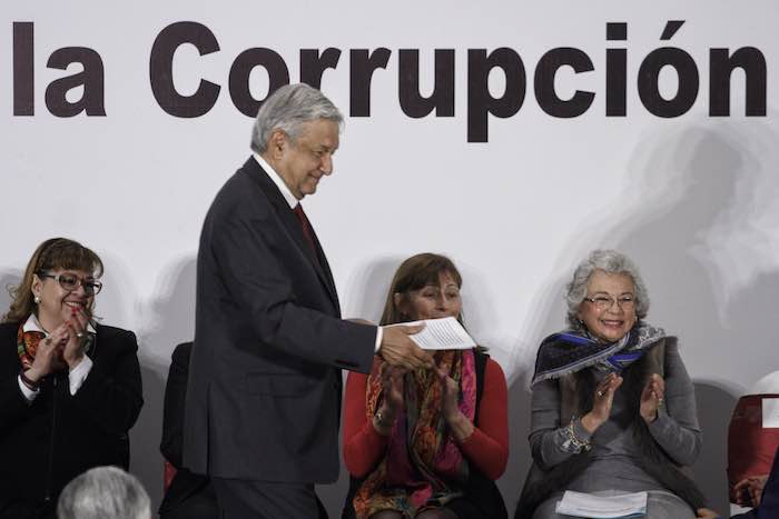 10 empresas acaparan el 10% de los contratos en la 4T; 95% del total les caen en forma directa