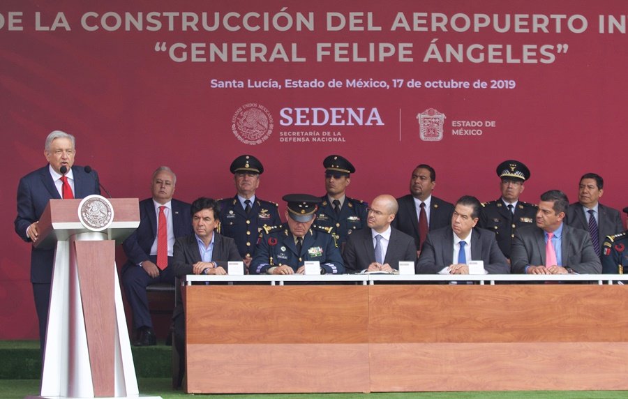 Feliz López Obrador por fin tendrá su aeropuerto ¿elefante blanco?