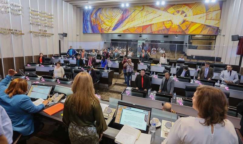 Aprueban tipificar como delito la pederastia en el Código Penal