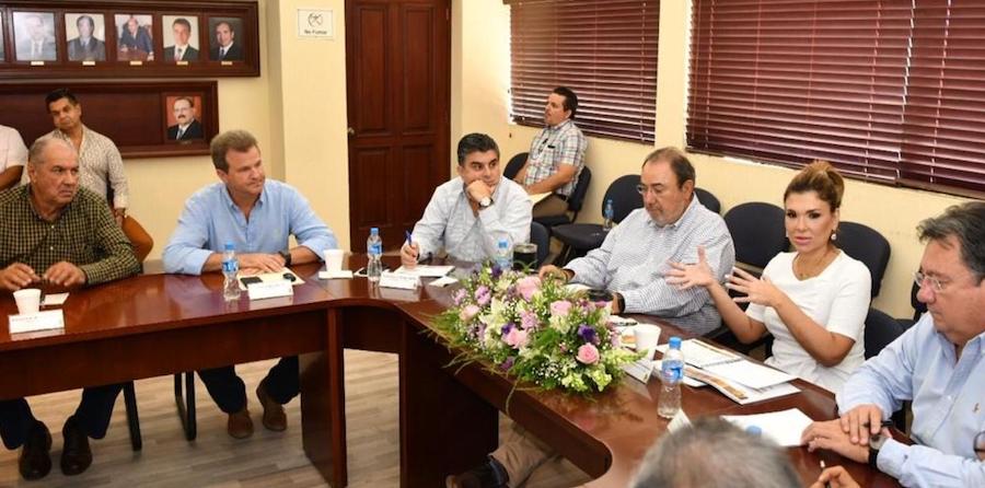 Cierra filas Gobernadora con productores del Valle del yaqui