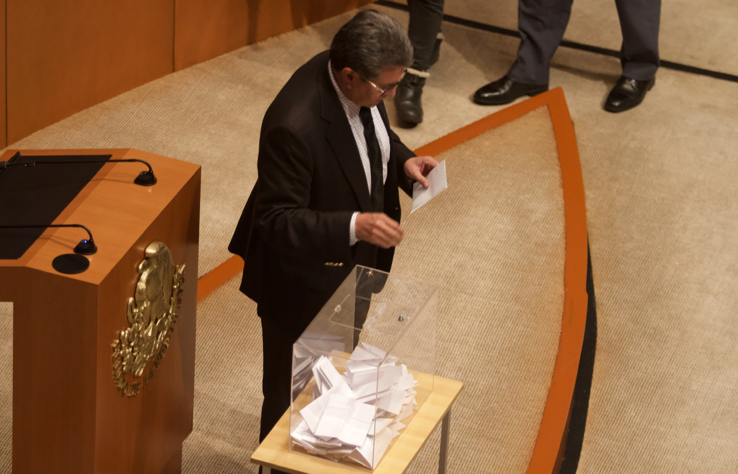 El fantasma del fraude ronda la elección luego del voto por voto