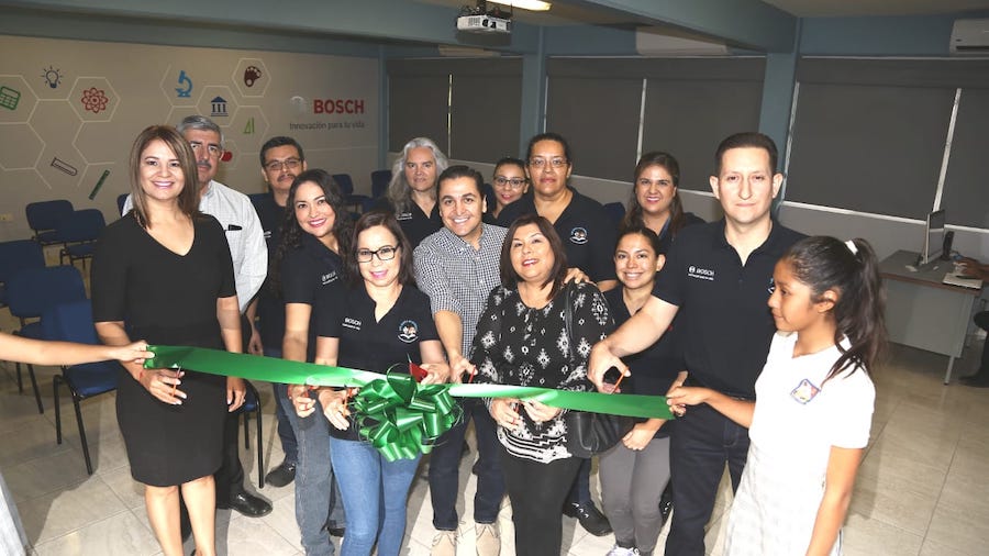 Recibe Secundaria Técnica 11 aula inteligente de fundación BOSH