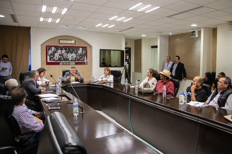 Reciben diputados a jubilados y pensionados