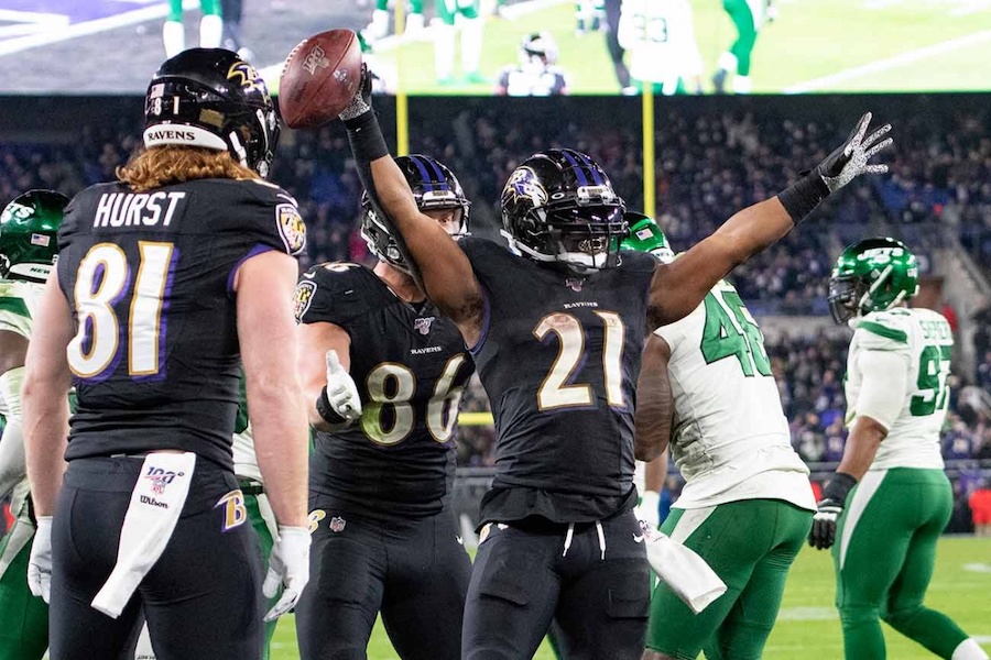 Cuervos aplastan a Jets y amarran título divisional