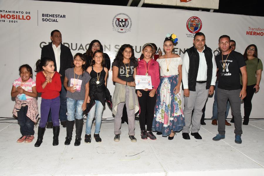 Se gradúa segunda generación de “Transforma tu Vida”