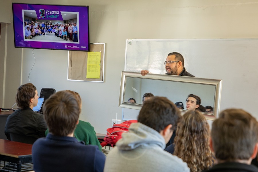 Imparte Salud Sonora taller de Ponte Frente al Espejo en el Colegio Irlandés