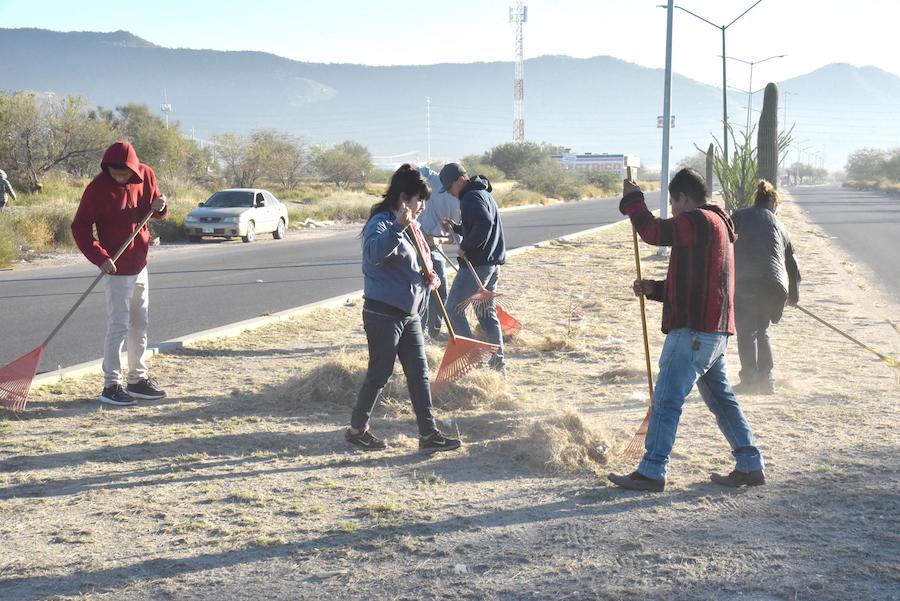 Mejoran la imagen del acceso principal a la colonia Pueblitos