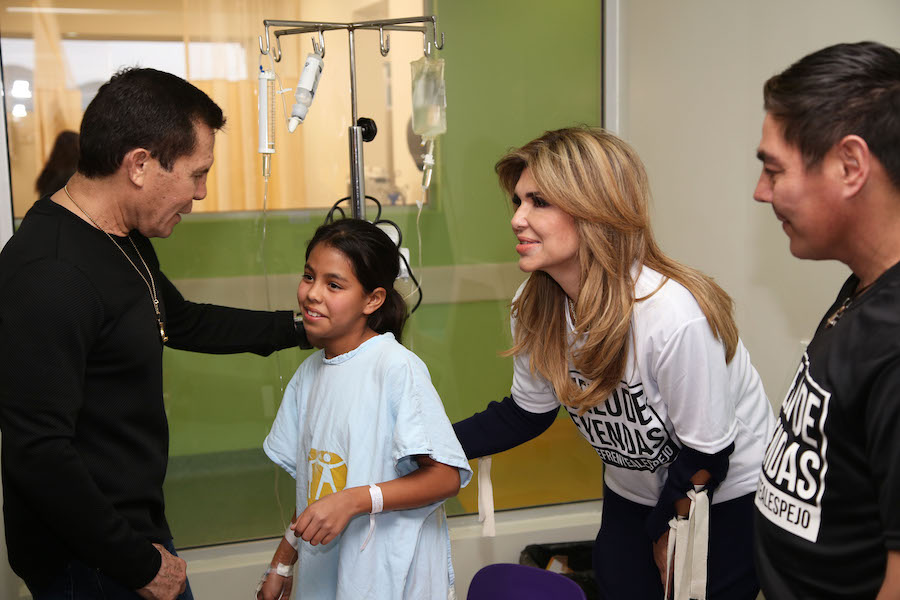 Recorre Gobernadora el HIES junto a las leyendas del boxeo Julio César Chávez y Travieso Arce Recorre Gobernadora el HIES junto a las leyendas del boxeo Julio César Chávez y Travieso Arce