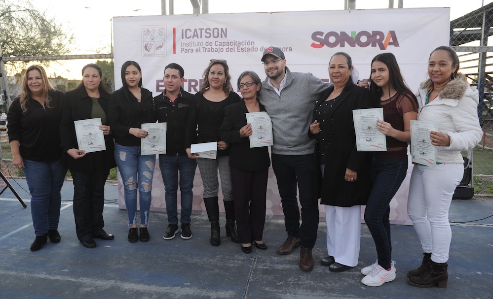 Cursos rápidos de Icatson brinda herramienta a familias para que mejoren su situación económica