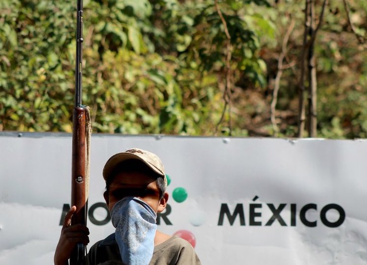 Niños armados, para defender sus vidas ¡El Estado mexicano no sirve! Niños armados, para defender sus vidas ¡El Estado mexicano no sirve!