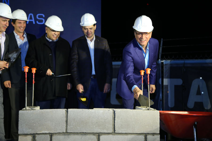 Coloca Jorge Vidal primer piedra de Vado Prime Center