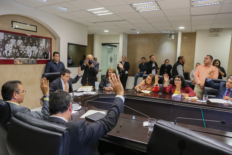 Dictaminan comisiones diversos asuntos