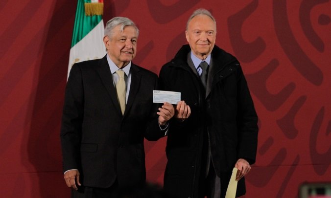 Gertz entrega 2 mil mdp al Instituto para Devolverle al Pueblo lo Robado