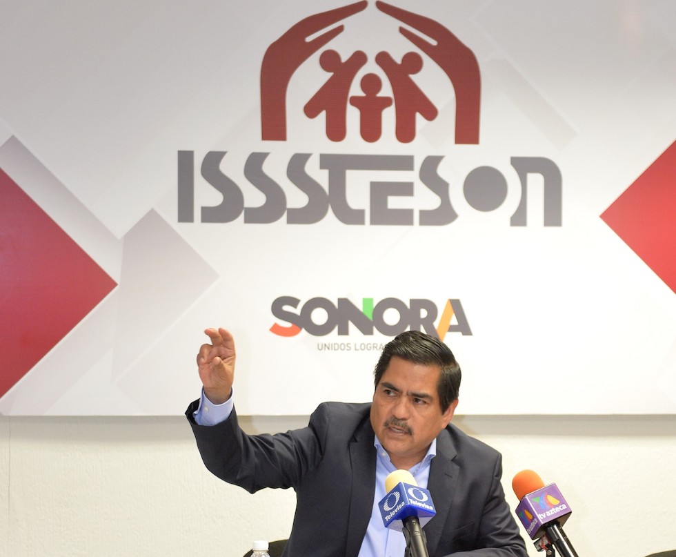 Paga Isssteson conforme a la Ley a pensionados y jubilados: Pedro Ángel Contreras