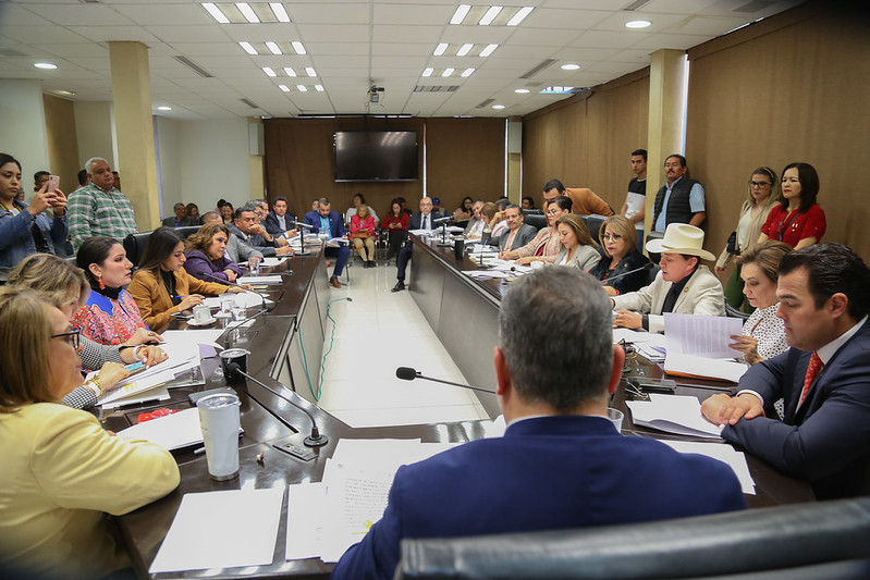 Dictaminan comisiones diversos temas a favor la población estudiantil