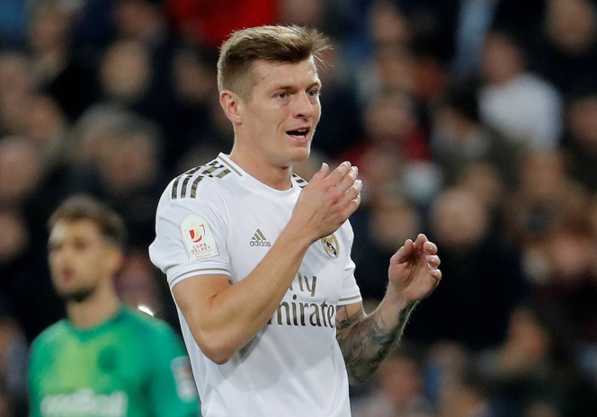 Toni Kroos se echa encima a aficionados mexicanos