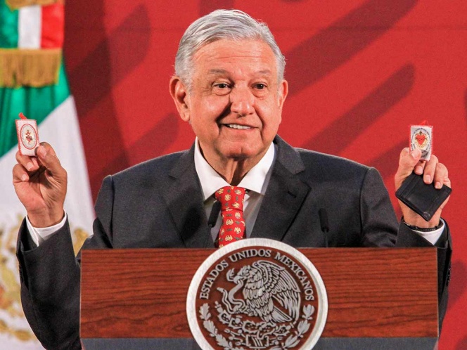 Santos, dos dólares: escudo anticoronavirus de AMLO