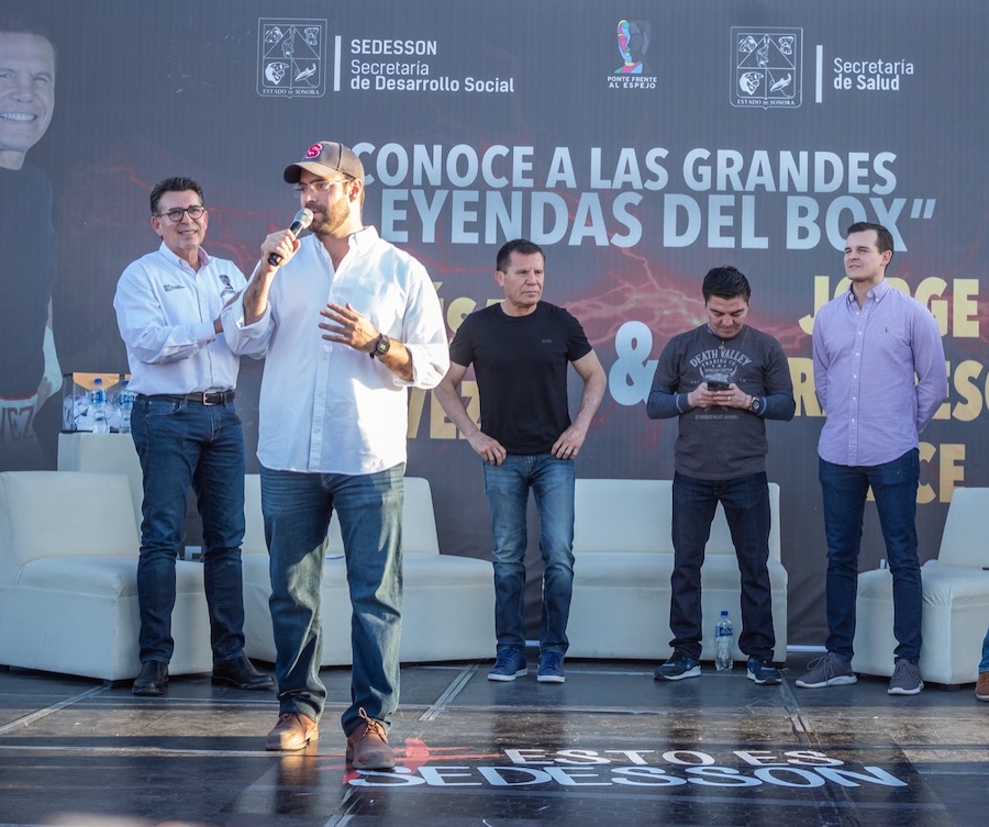 Contribuyen ídolos del boxeo al desarrollo social: Secretario de Sedesson