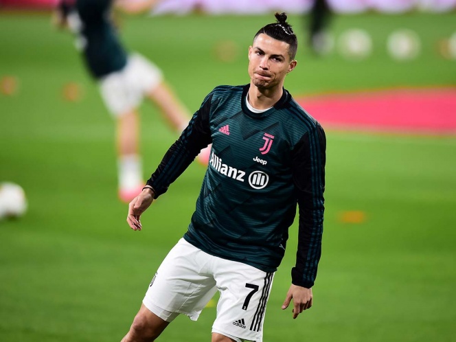 Cristiano Ronaldo reducirá su sueldo por coronavirus Cristiano Ronaldo reducirá su sueldo por coronavirus