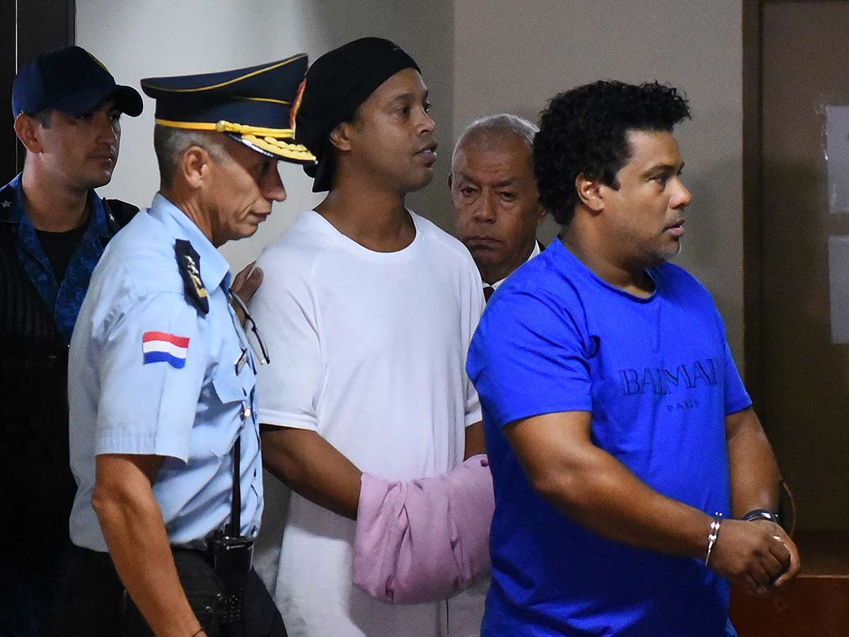 Jueza dicta prisión preventiva para Ronaldinho